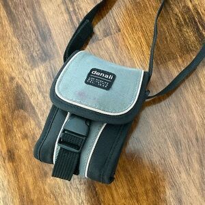 Denali Retro Crossbody Digital Camera Bag Case Adjustable Vintage Black Pink GUC